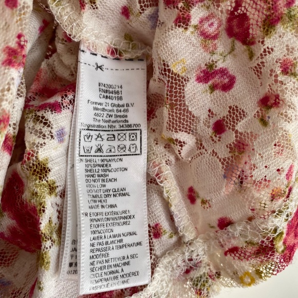 Forever 21 cute all over lace floral top - Picture 4 of 4